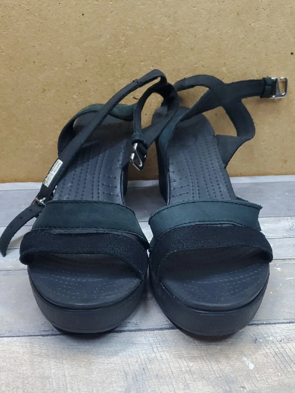 CROCS Women's Leigh II Black and Dark Green Cross Strap Ankle Wedge Size W 10